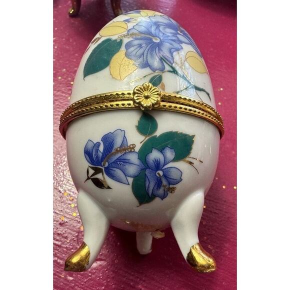 White Other - TRINKET BOX White Porcelain Egg Shaped Footed Gold Design w/ Baby Blue Center‎